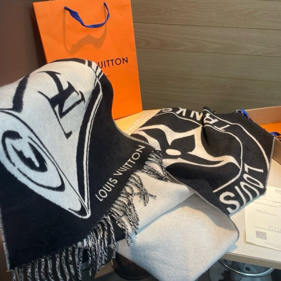 Louis Vuitton Scarf - Picture 1 of 4